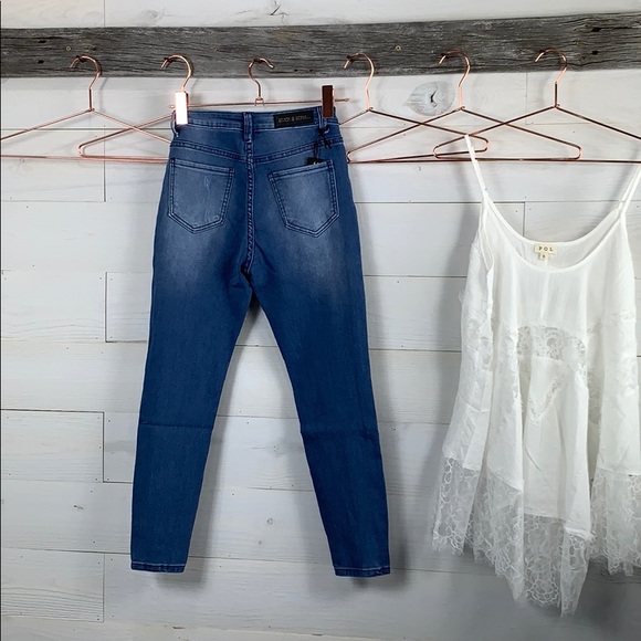 Tushy Technology Jean, Lifts and Shapes. - Picture 6 of 7